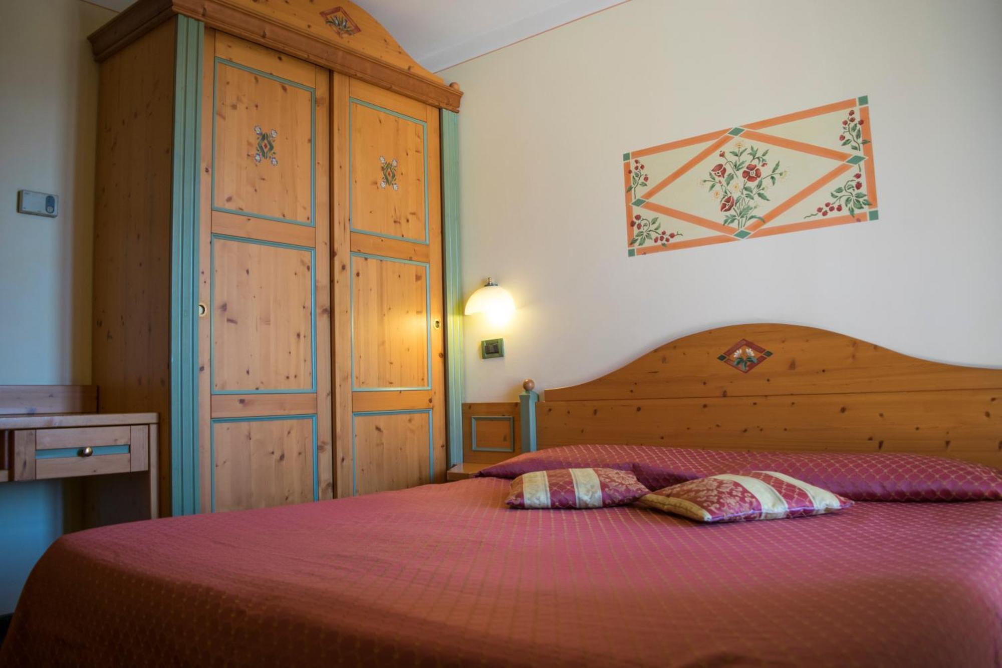 Alpen Garten Hotel Margherita Rumo الغرفة الصورة